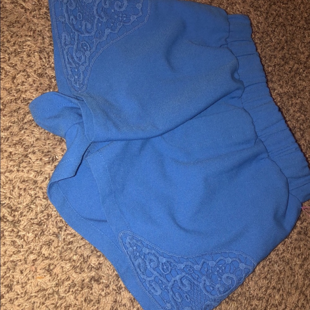Size small shorts! With the lace details 💙